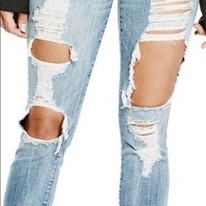 Guess power curvy mid rise distressed jean